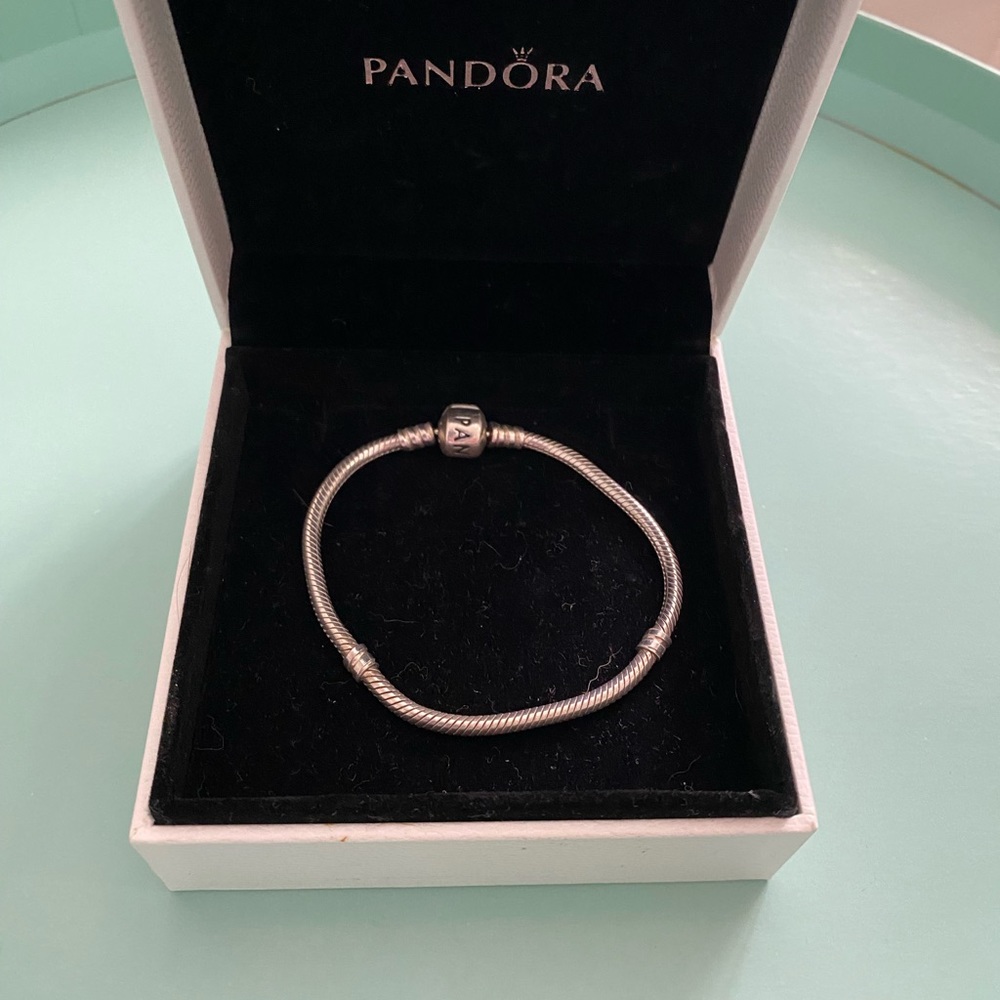 PANDORA bracelet and charms - Picture 3 of 4
